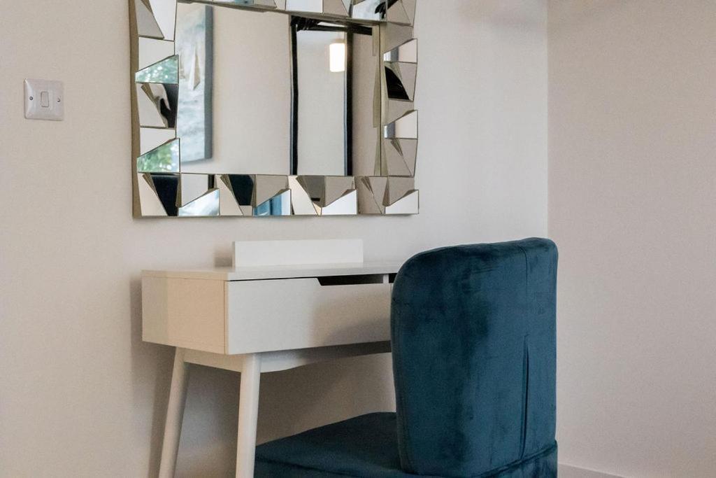 Stylish Town Centre Apartment, W Parking, Nr Beach 伯恩茅斯 外观 照片