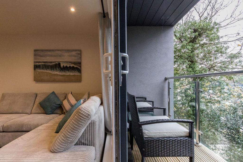 Stylish Town Centre Apartment, W Parking, Nr Beach 伯恩茅斯 外观 照片