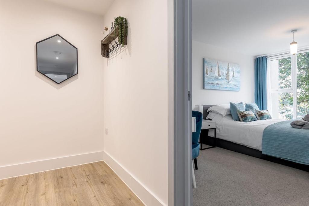 Stylish Town Centre Apartment, W Parking, Nr Beach 伯恩茅斯 外观 照片