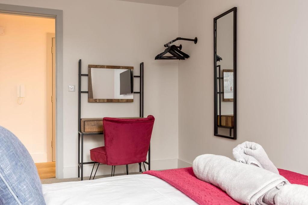 Stylish Town Centre Apartment, W Parking, Nr Beach 伯恩茅斯 外观 照片