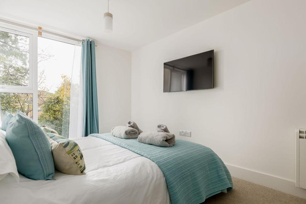 Stylish Town Centre Apartment, W Parking, Nr Beach 伯恩茅斯 外观 照片