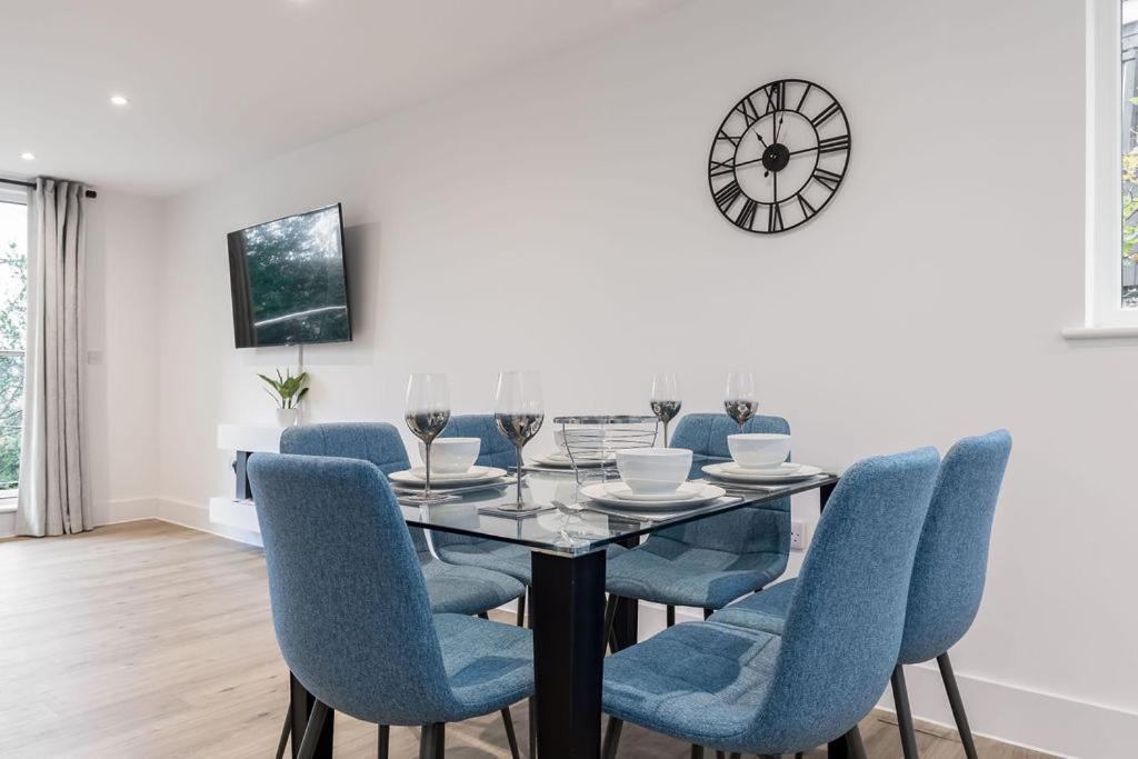 Stylish Town Centre Apartment, W Parking, Nr Beach 伯恩茅斯 外观 照片