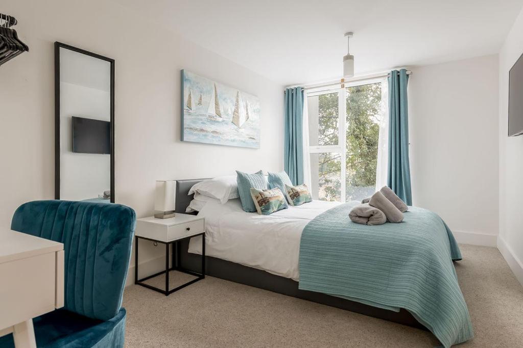 Stylish Town Centre Apartment, W Parking, Nr Beach 伯恩茅斯 外观 照片